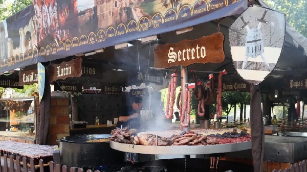 Mercado-Medieval-y-puesto-de-comida_20260617_074252