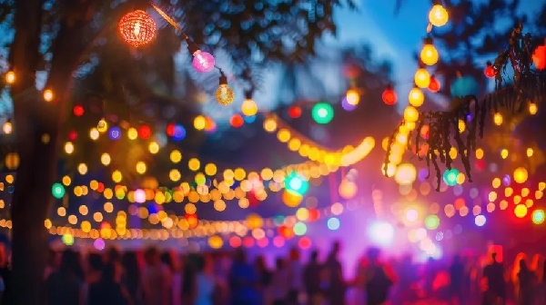 colorful-blurry-lights-outdoor-evening-event-with-festive-atmosphere_1223942-4339_20251231_122701