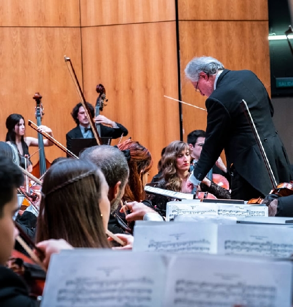 a-mozart-concerto-para-dous-pianos-en-el-teatro-afundacion-de-vigo
